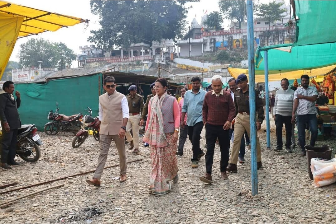 कलेक्टर श्रीमती रजनी सिंह और पुलिस अधीक्षक डॉ. ऋषिकेश मीणा ने संयुक्त रूप से मेला स्थल का निरीक्षण किया