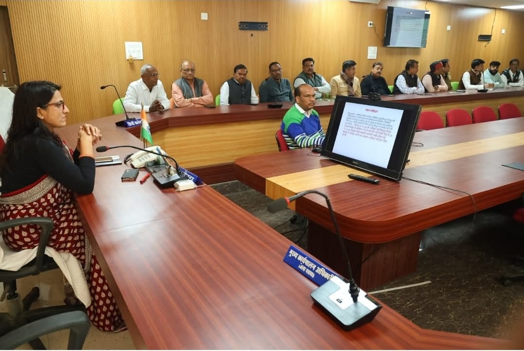 कलेक्टर रजनी सिंह ने दिए उद्योग हितैषी निर्देश लघु उद्योग संवर्धन बोर्ड की बैठक में निर्बाध बिजली और औद्योगिक फीडर पर जोर