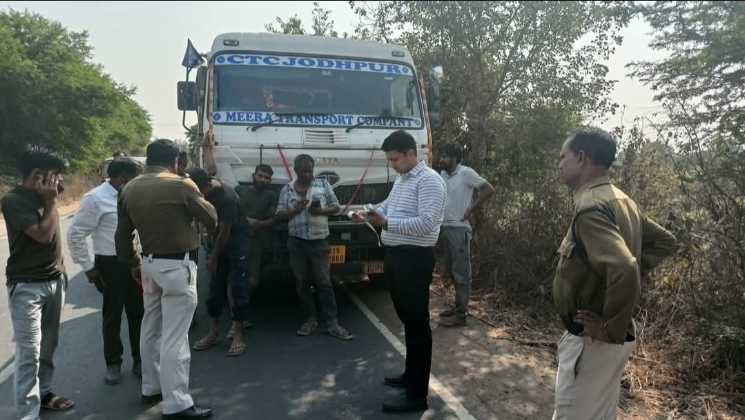 जिला परिवहन विभाग द्वारा एनटीपीसी में संचालित फ्लाईऐश के परिवहन में लगे वाहनों की हुई जांच जांच के दौरान 9 वाहनों में कमी पाये जाने पर जुर्माने की हुई कार्यवाही