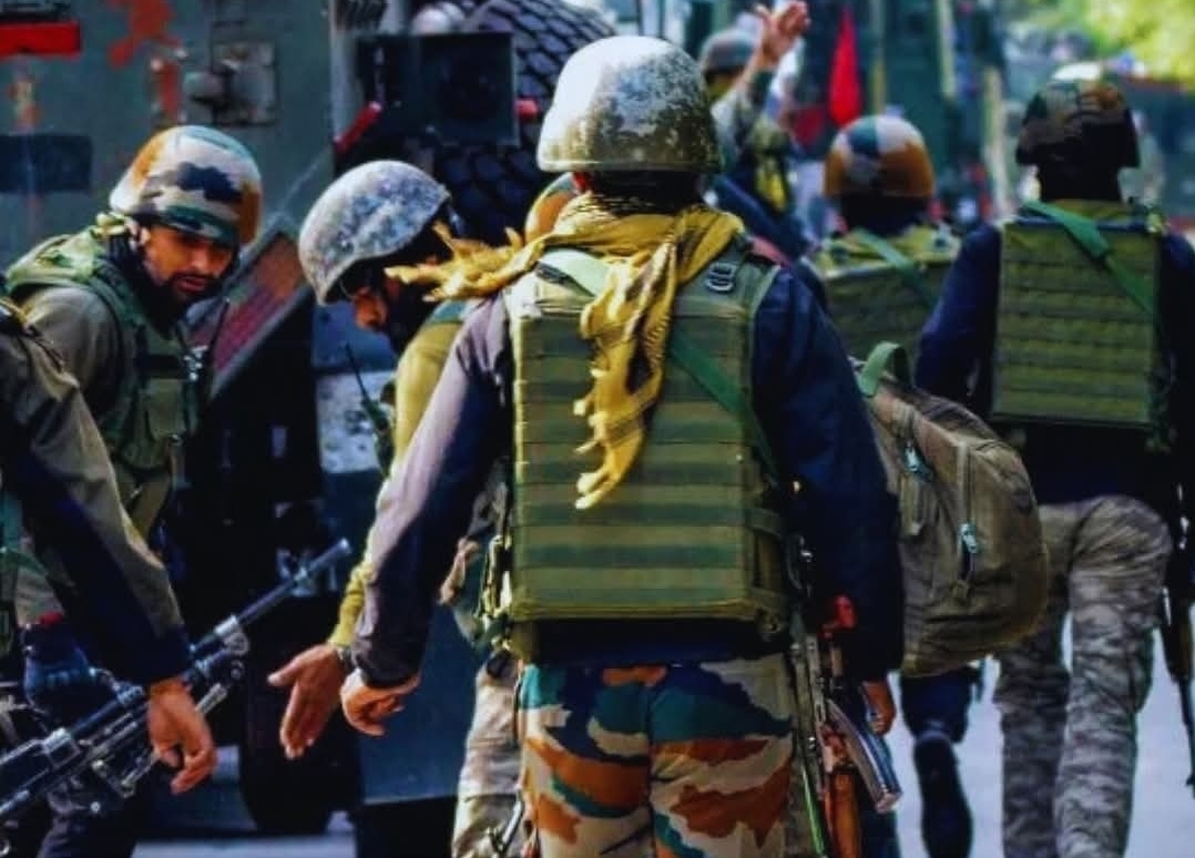 जम्मू-कश्मीर के किश्तवाड़ में सुरक्षाबलों को बड़ी कामयाबी मिली है। सेना के जवानों ने जैश-ए-मोहम्मद के तीन आतंकियों को ढेर कर दिया है।