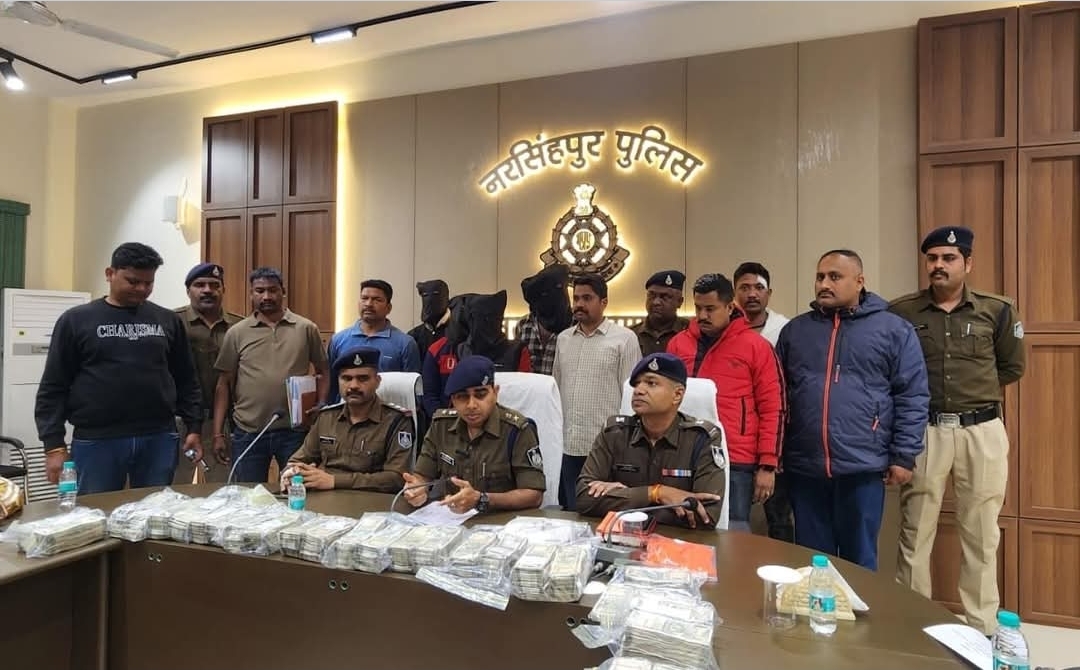 होटल कुसुम वैली नरसिंहपुर में करीब 80 लाख रुपये की लूट. पुलिस की मुस्तैदी से 24 घण्टे के भीतर 4 आरोपी व लूट की रकम बरामद -