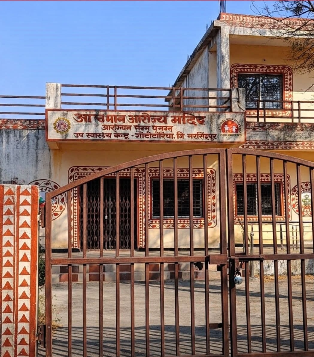 49 लाख से बना उप स्वास्थ्य केंद्र बना ‘बिना डॉक्टर का अस्पताल’ — दो साल बाद भी ताला, 15 गांव के आदिवासी परेशान