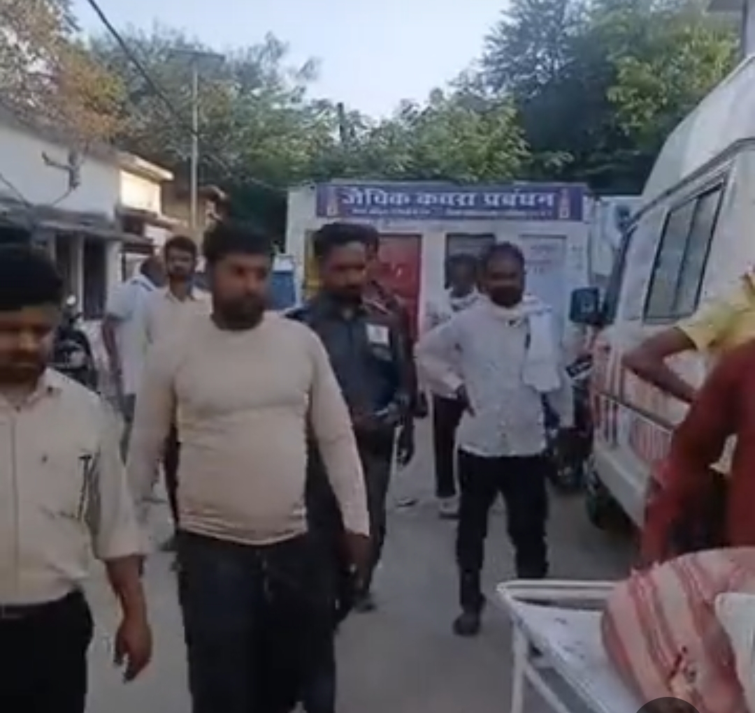 नरसिंगपुर  रिश्तों के कत्ल की एक रोंगटे खड़े कर देने वाली वारदात सामने आई है। यहाँ जमीन और पानी के विवाद को लेकर एक भतीजे ने अपने सगे चाचा की सीने में गोली मारकर हत्या कर दी।