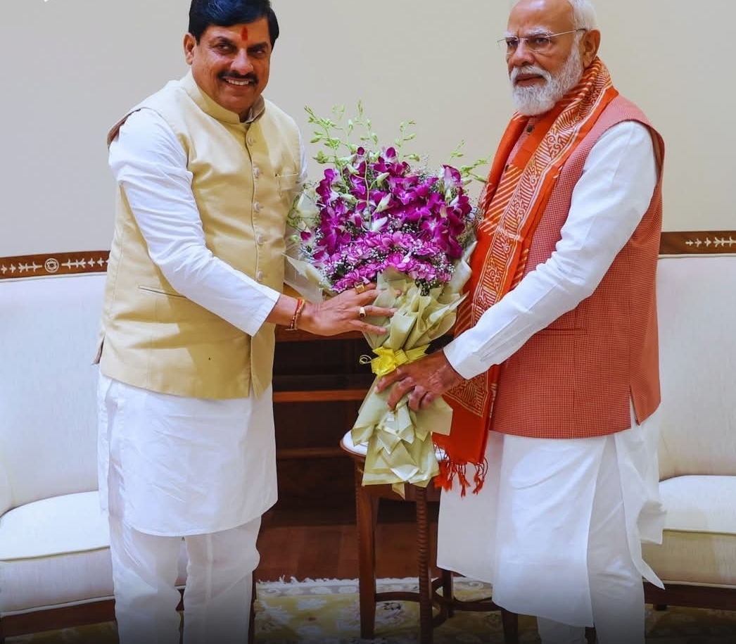 मध्यप्रदेश के मुख्यमंत्री डॉ. मोहन यादव ने सोमवार को नई दिल्ली में प्रधानमंत्री नरेंद्र मोदी से सौजन्य भेंट की