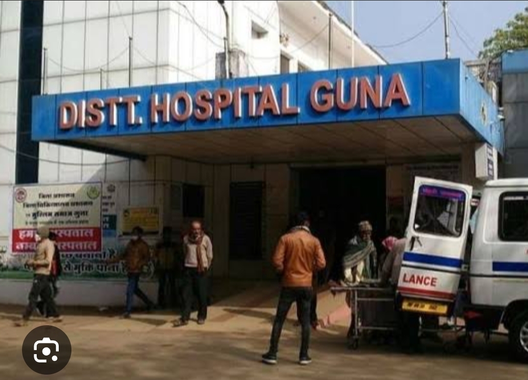 जिंदा युवक को मृत बता डाक्टर शुरु ही करने वाले थे पोस्टमार्टम,अचानक शख्स को आया होश,बिन कपड़े ही भागा