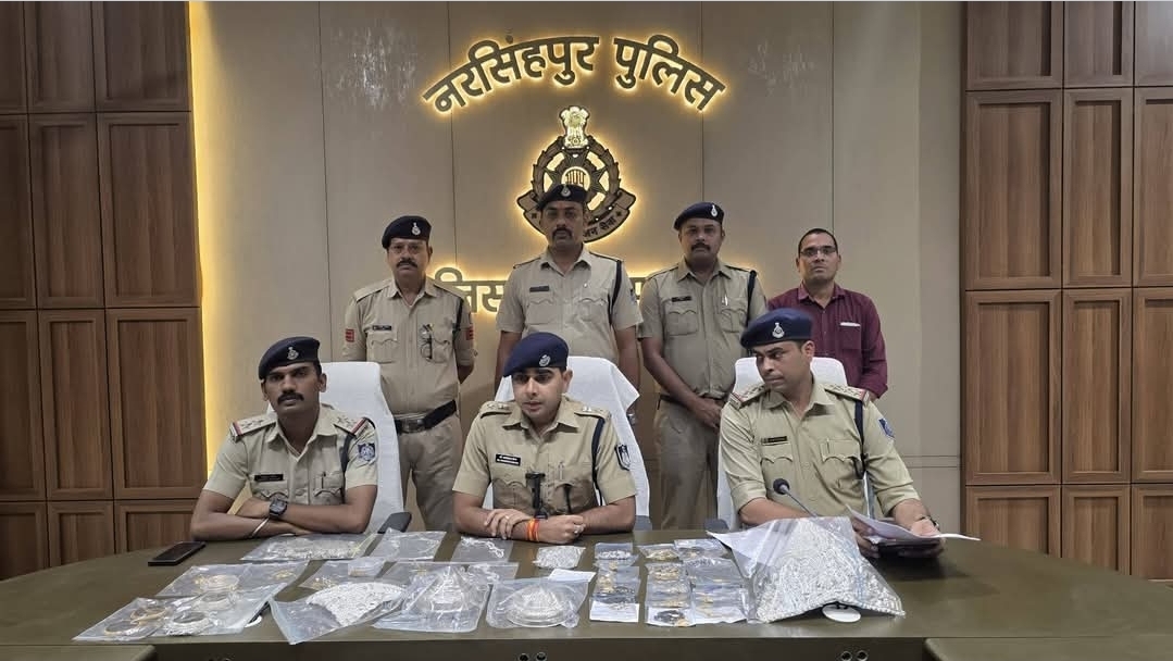 नरसिंहपुर पुलिस का ‘ऑपरेशन शिकंजा’: 3 शातिर चोर गिरफ्तार, 9 चोरियों का खुलासा, 28 लाख का माल बरामद