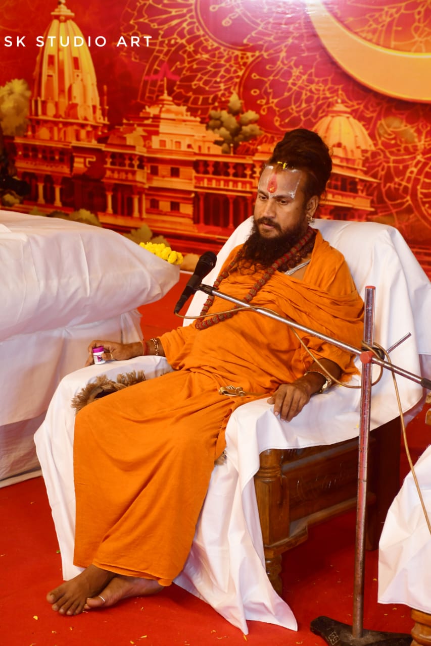 गाडरवारा कामती   शतचंडी महायज्ञ में श्रद्धालु ले रहे धर्मलाभ    कुसंगति से दूर रहे युवा पीढ़ी - विपिन बिहारी महाराज