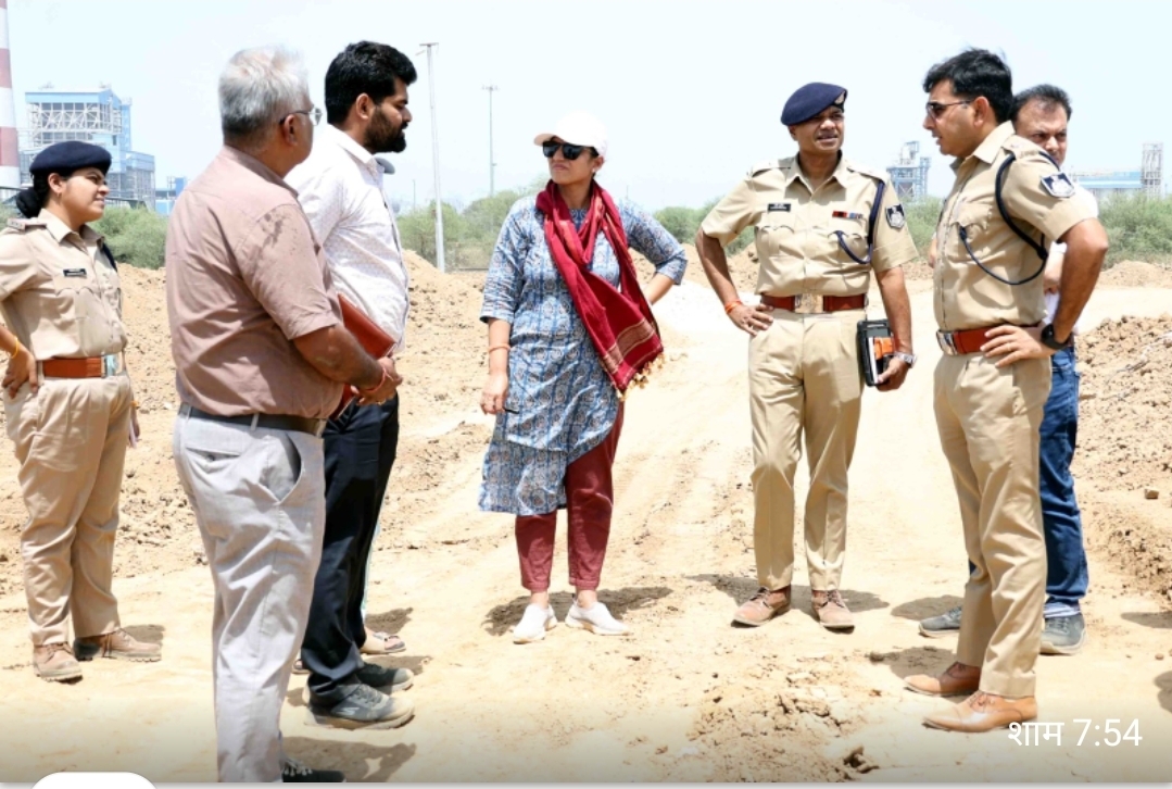 नरसिंगपुर  प्रधानमंत्री के प्रस्तावित दौरे को लेकर प्रशासन अलर्ट; कलेक्टर और एसपी ने किया कार्यक्रम स्थल का निरीक्षण