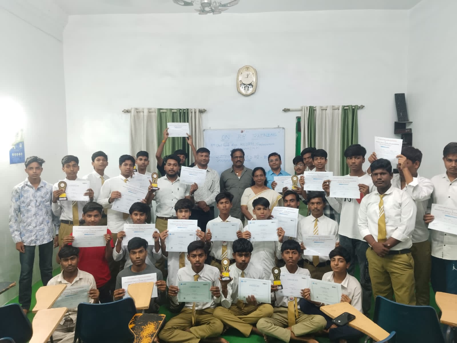 पी एम श्री बी टी आई स्कूल गाडरवारा के छात्रों की ऑन जॉब ट्रेनिंग संपन्न