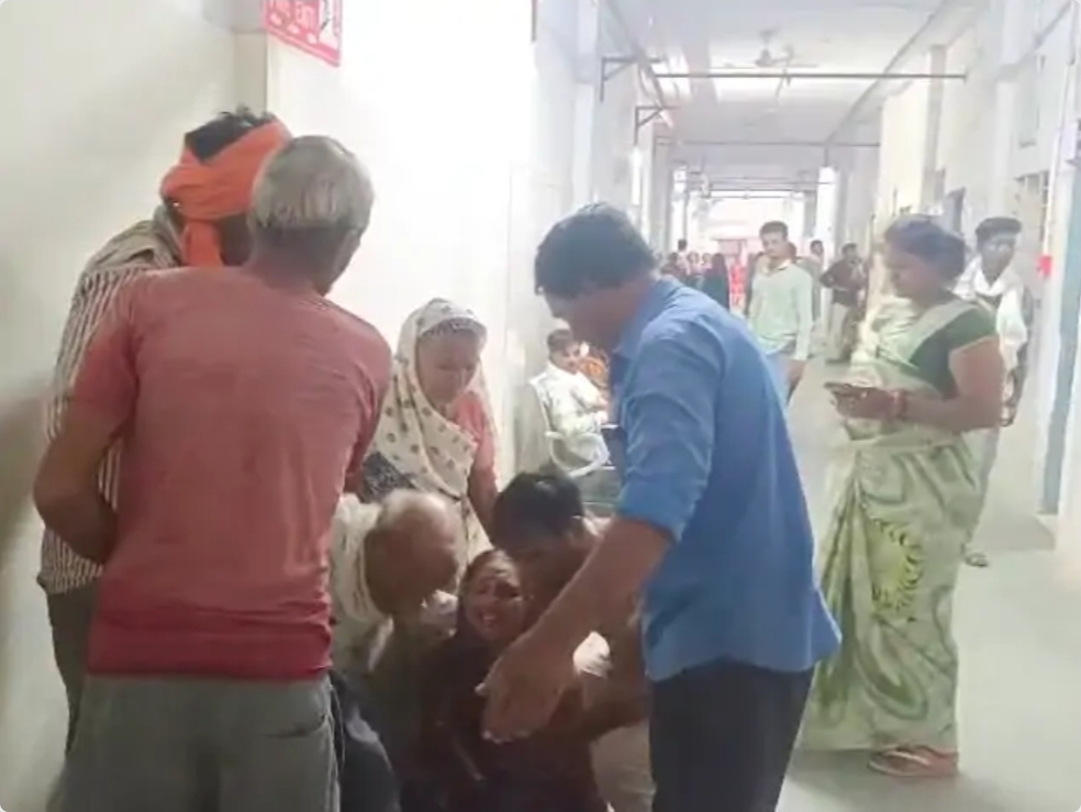 नरसिंहपुर: मजदूरों से भरी पिकअप पलटी, एक की मौत और सात घायल ​नरसिंहपुर। जिले के ग्राम कोठिया में शुक्रवार सुबह करीब 10 बजे एक दर्दनाक सड़क हादसा हो गया..