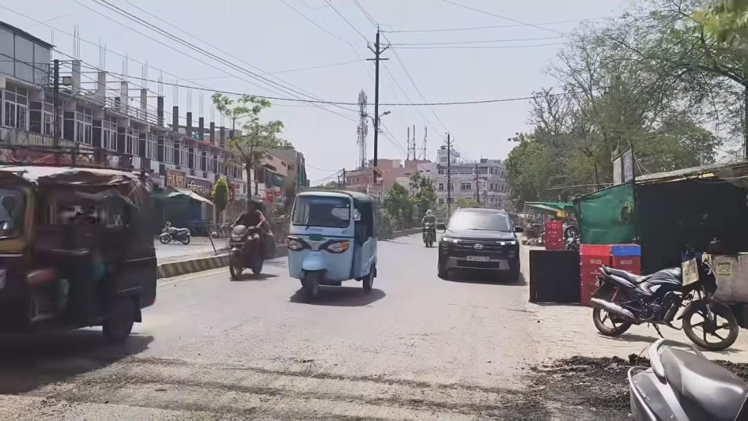 नरसिंगपुर  विरोध के ऐलान के बाद प्रशासन एक्शन में, SP बंगले के सामने से हटे स्पीड ब्रेकर