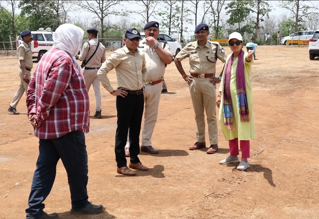 मुख्यमंत्री डॉ. मोहन यादव का 13 मई को मुंगवानी में लाड़ली बहना योजना के हितग्राहियों को लाभांवित करेंगे और विभिन्न निर्माण कार्यों का भूमिपूजन व लोकार्पण करेंगे कलेक्टर श्रीमती रजनी सिंह ने मंगलवार को कार्यक्रम स्थल का निरीक्षण किया