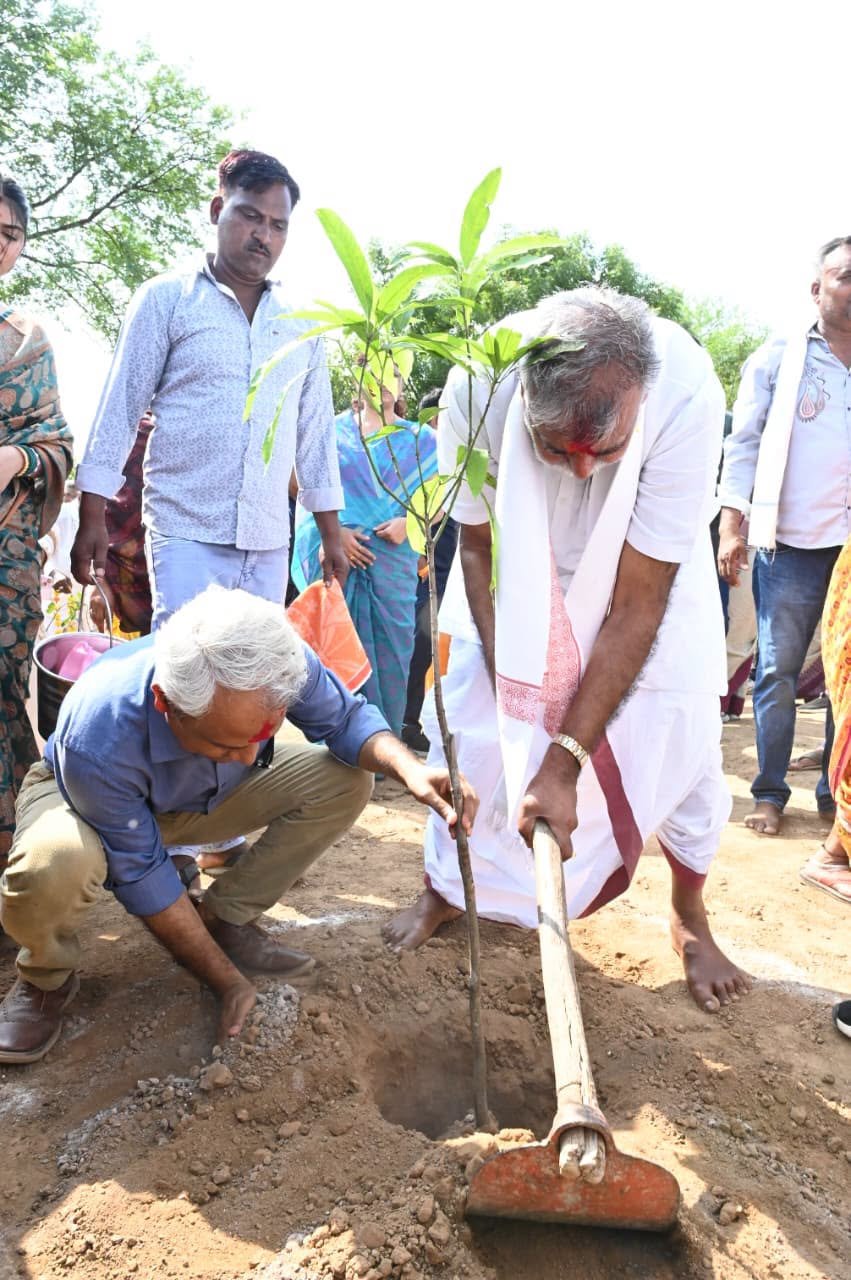 नर्मदा समृद्धि परियोजना: मंत्री प्रहलाद सिंह पटेल ने नोनी करेली कलां में किया पौधरोपण