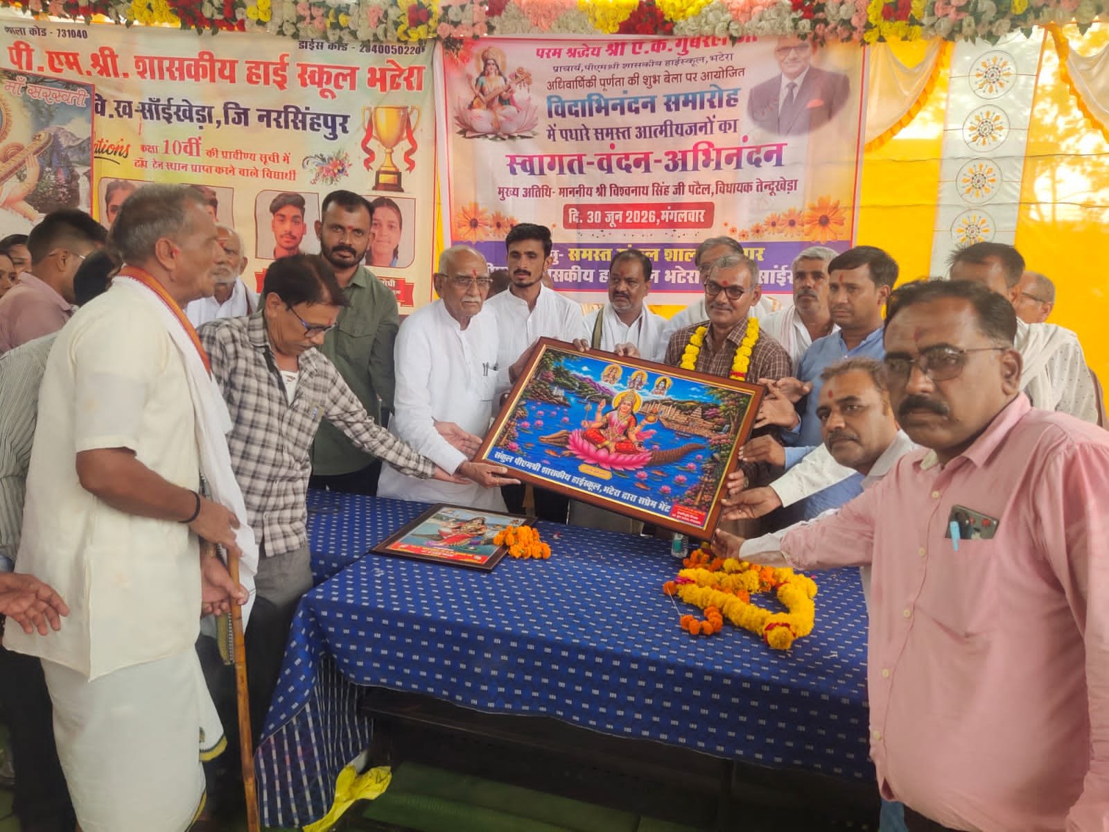 भटेरा के पीएमश्री स्कूल में विधायक ने पौधारोपण कर बाँटी साईकिलें   गाडरवारा। बीते सोमवार क़ो क्षेत्र के साईंखेड़ा ब्लॉक अंतर्गत ग्राम भटेरा के पीएमश्री शासकीय हाईस्कूल में स्थानीय विधायक विश्वनाथ सिंह पटैल ने एक पेड़ माँ के नाम अभियान के तहत पौधे लगाये।