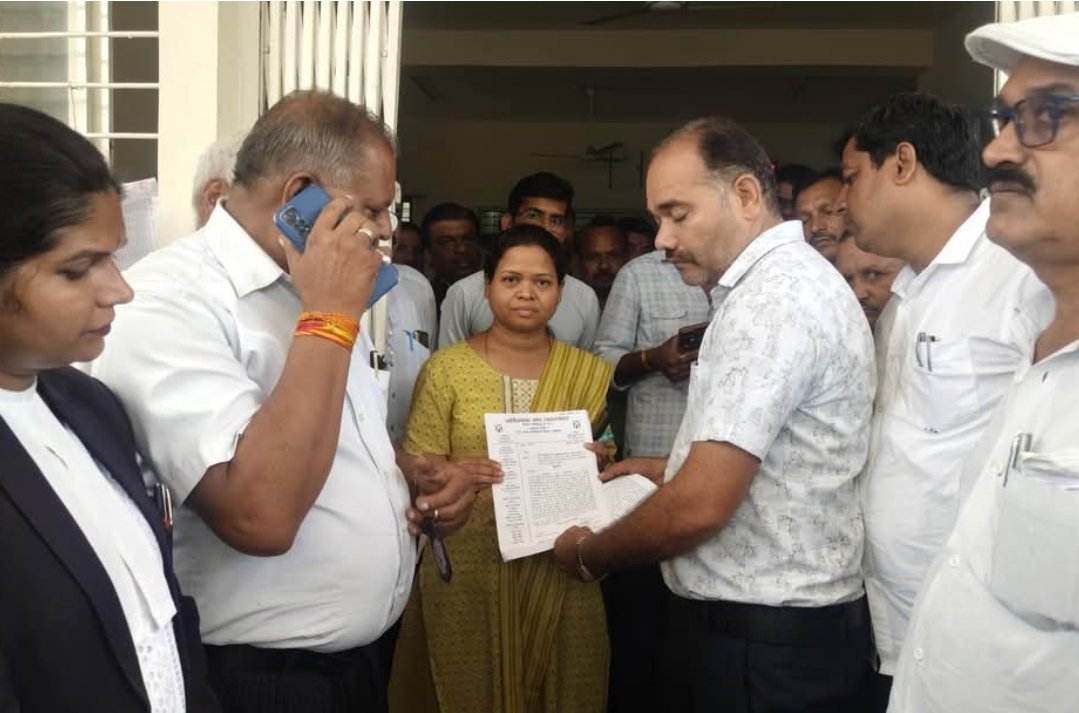 🚨 BREAKING NEWS: गाडरवारा में वकीलों का फूटा गुस्सा, नायब तहसीलदार पर अभद्रता का आरोप!