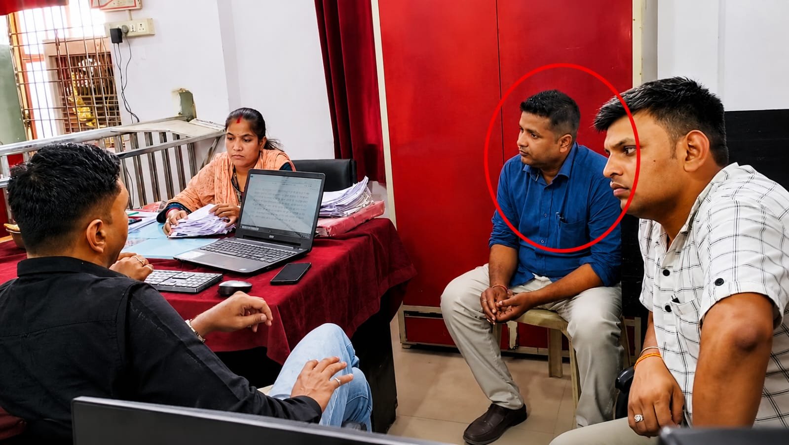 गाडरवारा तहसील कार्यालय में लोकायुक्त का बड़ा छापा  3 हजार रुपए की रिश्वत लेते बाबू रंगे हाथ गिरफ्तार, पूछताछ में तहसीलदार के नाम का दावा; लोकायुक्त ने कहा—जांच में जो दोषी होगा, उस पर होगी कार्रवाई