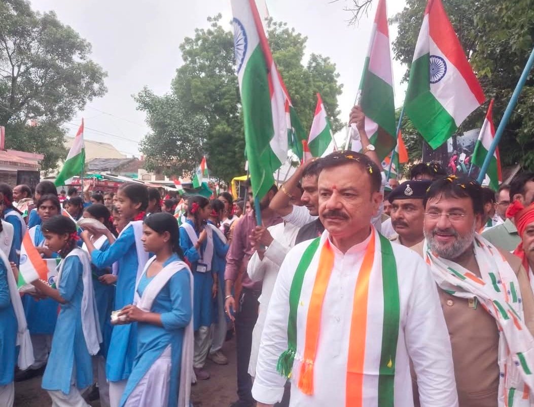 गाडरवारा में निकली भव्य तिरंगा यात्रा: मंत्री उदय प्रताप सिंह के नेतृत्व में उमड़ा राष्ट्रभक्ति का सैलाब