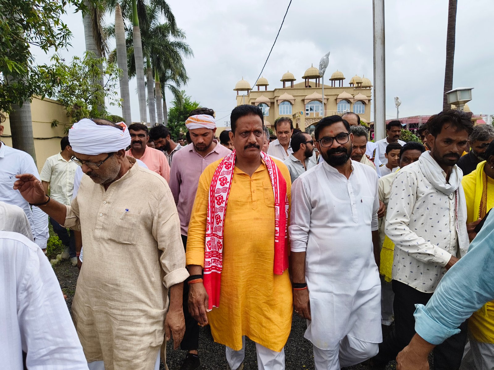 गाडरवारा में निकली भव्य कांवड़ यात्रा: पूर्व विधायक संजय शर्मा के नेतृत्व में उमड़ा शिव भक्तों का सैलाब, जगह-जगह हुआ स्वागत