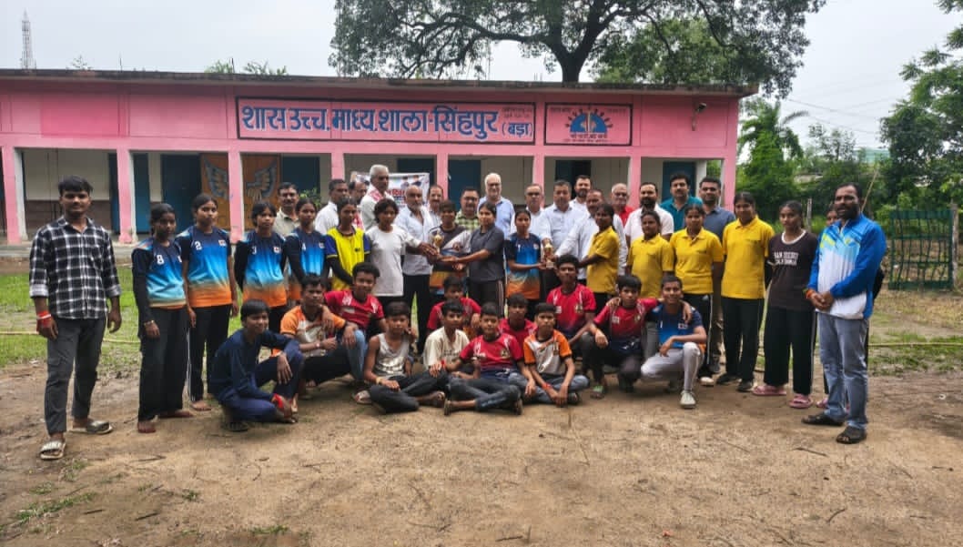सिंहपुर बड़ा में उत्साह के साथ मनाया गया राष्ट्रीय खेल दिवस, पूर्व खिलाड़ियों और खेल प्रेमियों का हुआ सम्मान