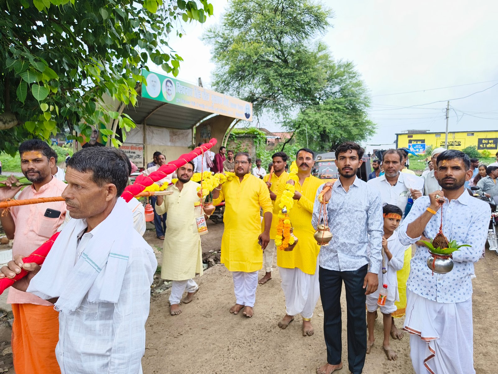 लिलवानी कोठिया नर्मदा घाट से डमरू घाटी शिव धाम गाडरवारा तक निकली भव्य कावड़ यात्रा; बोल बम के जयकारों से गूंज उठी धर्मनगरी