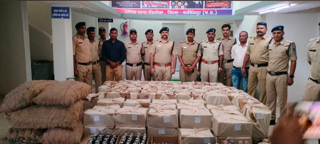 नरसिंगपुर आलू की बोरियों में छिपा रखी थी 130 पेटी शराब: हाईवे पर पुलिस ने बिछाया जाल, 21 लाख का मशरूका जब्त
